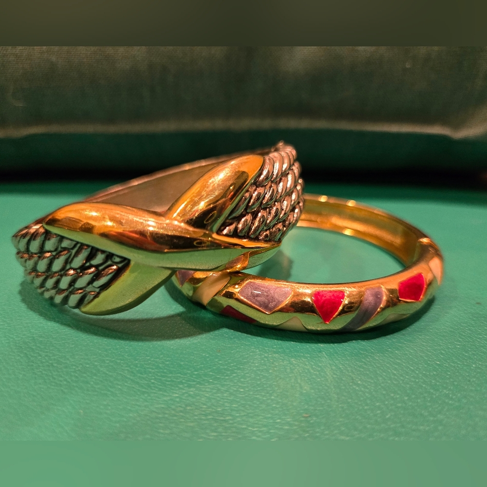Set of 2 vintage hinged metal bracelet bangles - EUC